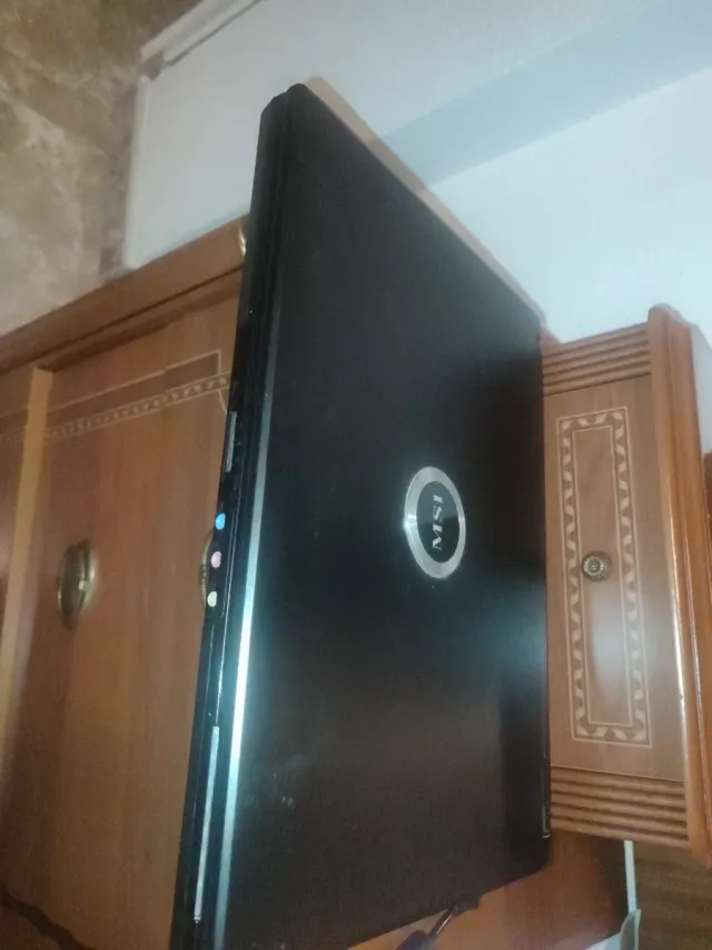 Portátil MSI M662 – Funciona – Ideal para oficina