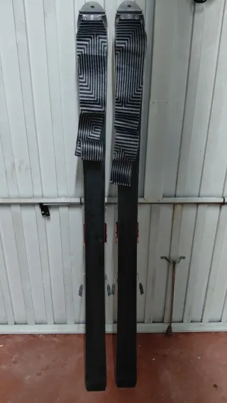 Esquís de travesía Dynastar completo.