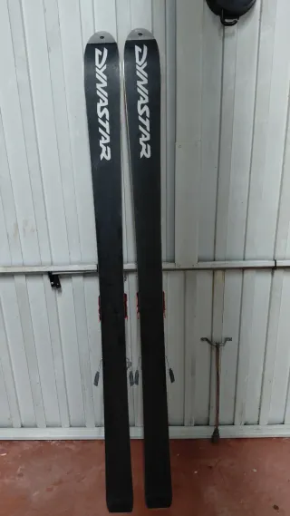 Esquís de travesía Dynastar completo.