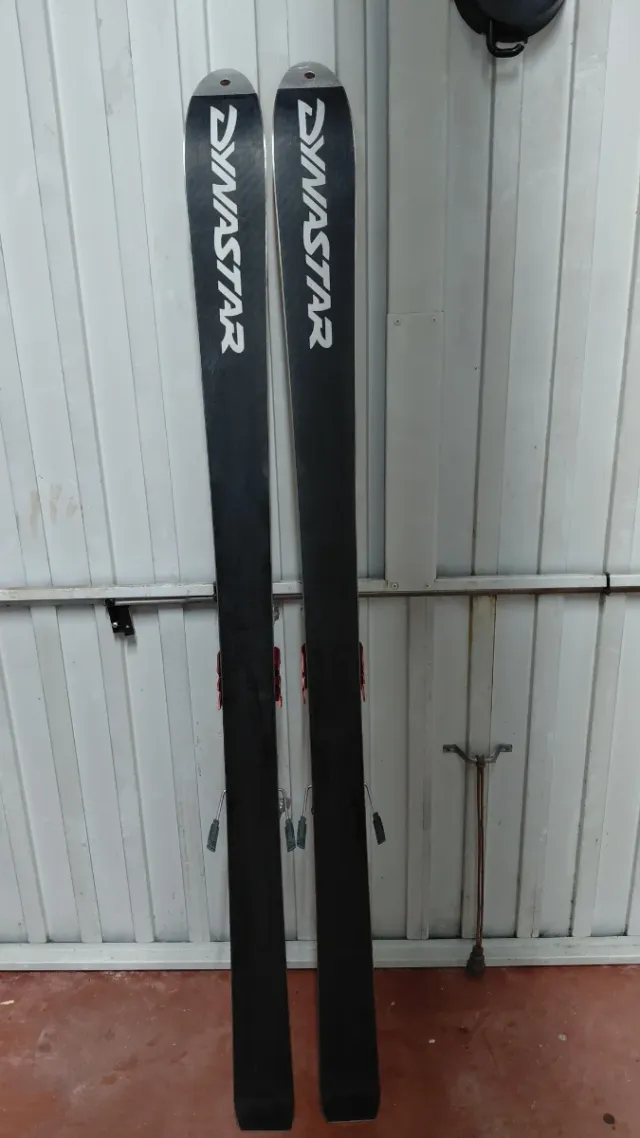 Esquís de travesía Dynastar completo.