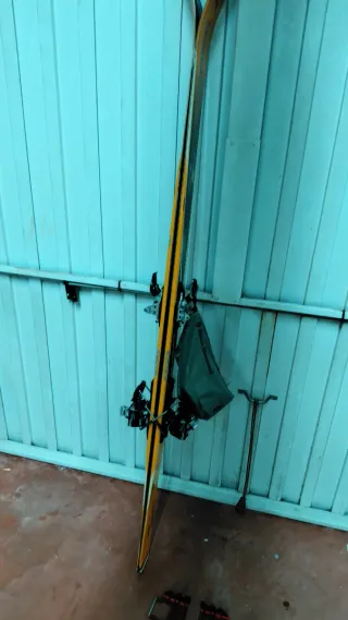 Esquís de travesía Dynastar completo.