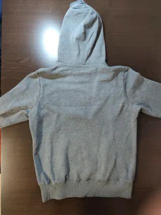 Sudadera Superdry gris con logo amarillo