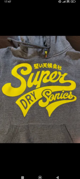 Sudadera Superdry gris con logo amarillo