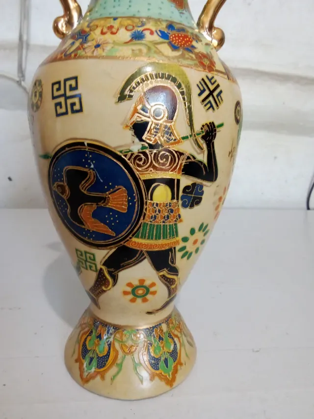 Vaso in ceramica con figure