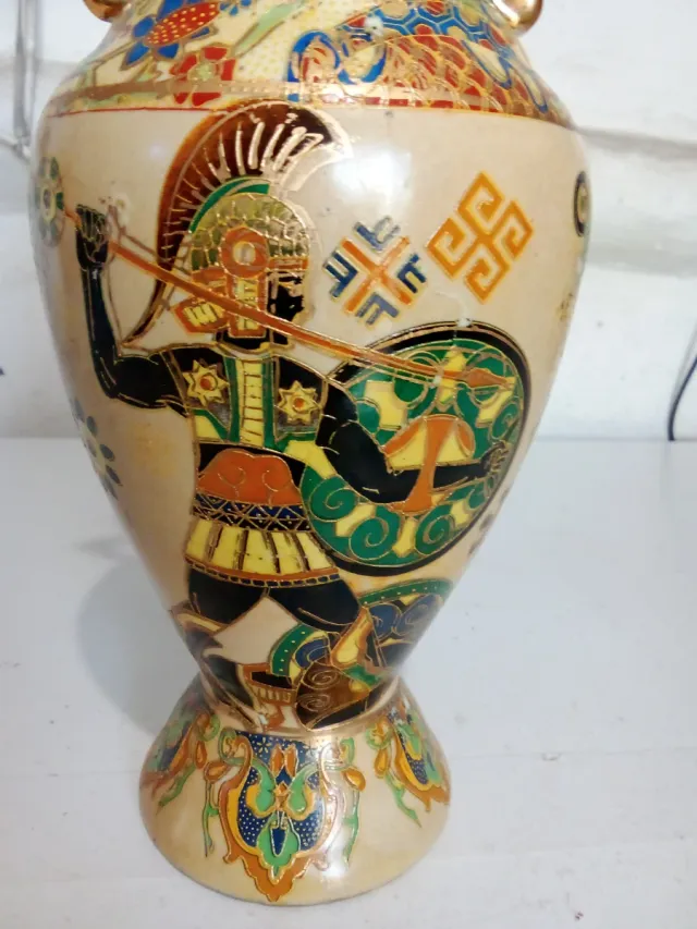 Vaso in ceramica con figure
