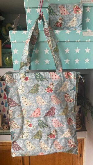 Bolsa de tela plastificada con estampado de pájaro