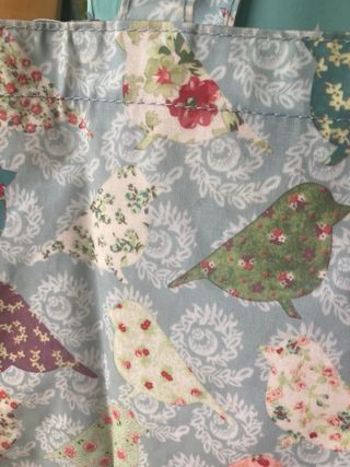 Bolsa de tela plastificada con estampado de pájaro