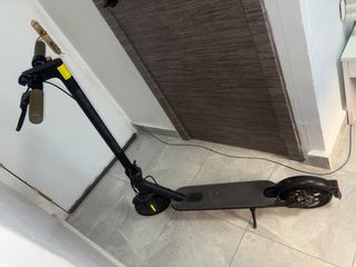 Patinete eléctrico negro muy poco uso marca Xiaomi