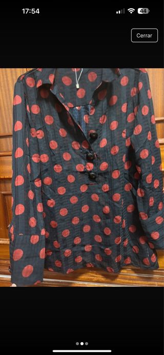 Camisa de lunares roja y negra