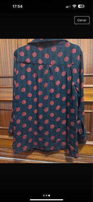 Camisa de lunares roja y negra