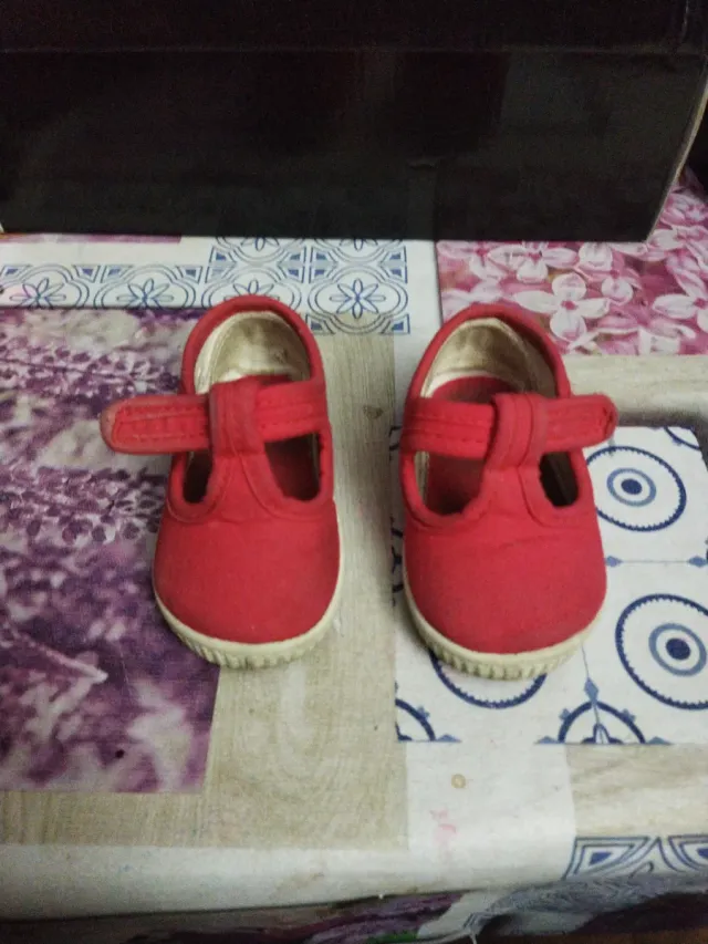 Zapatitos tela rojos bebé talla 19