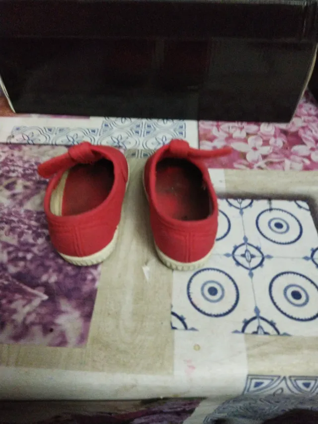 Zapatitos tela rojos bebé talla 19