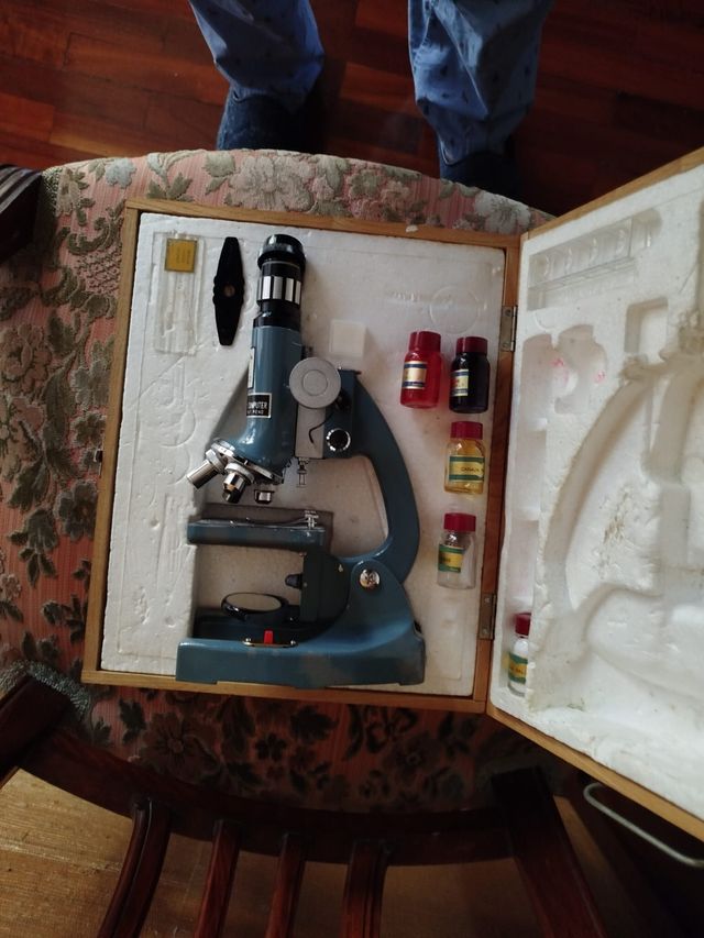 Microscopio Scope 80-1200x zoom. En maletín madera