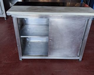 Mesa de trabajo inox 2 puertas correderas
