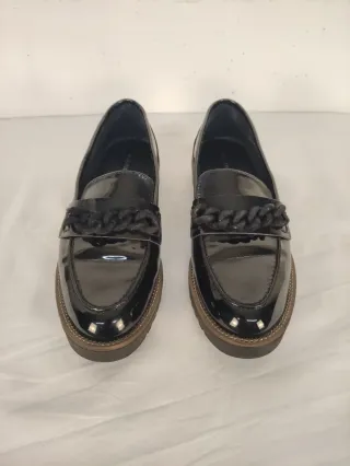 Mocassini donna vernice nera con catena