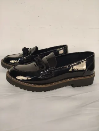 Mocassini donna vernice nera con catena