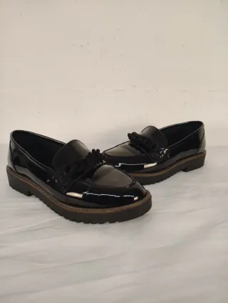 Mocassini donna vernice nera con catena