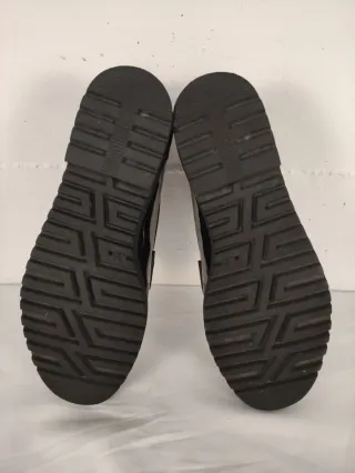 Mocassini donna vernice nera con catena