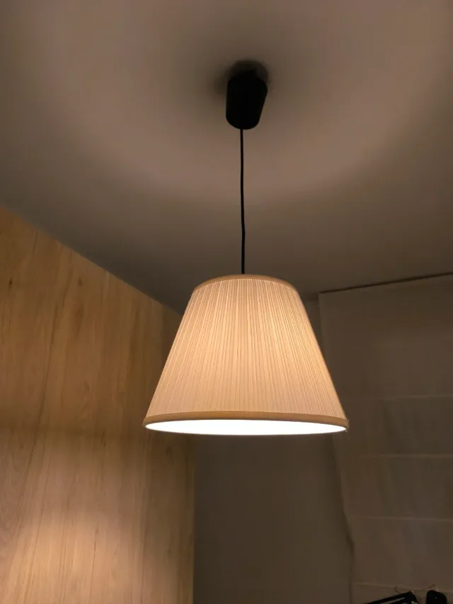 Lámpara de tela beige colgante