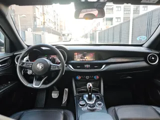 Alfa Romeo Stelvio 2023