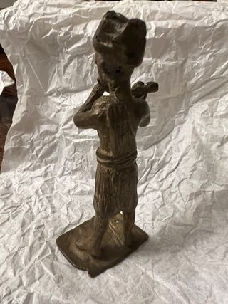 Statuina in bronzo musicista