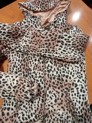 Cazadora con estampado de leopardo