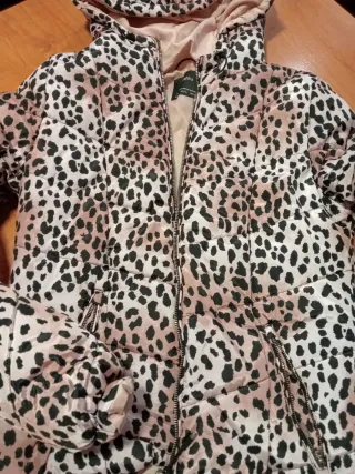 Cazadora con estampado de leopardo