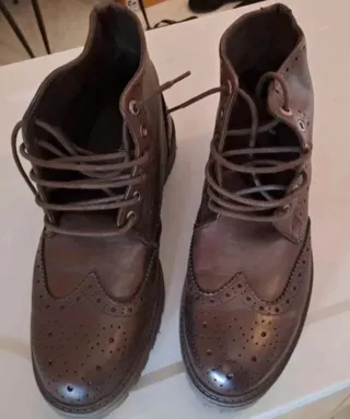 Stivaletti in pelle.