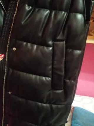 Chaleco acolchado efecto piel