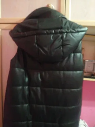 Chaleco acolchado efecto piel