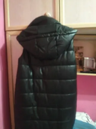 Chaleco acolchado efecto piel