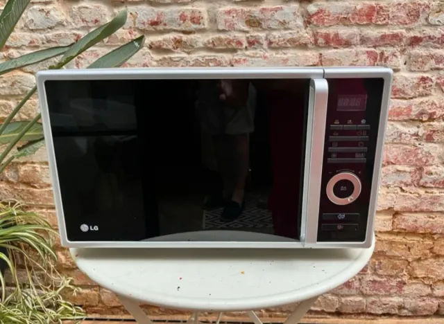 Horno Microondas LG con Grill Grande