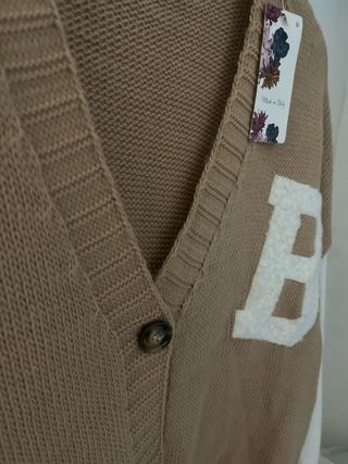 Cárdigan oversize con letra B talla S-M