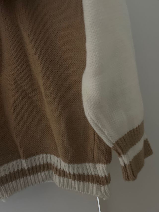 Cárdigan oversize con letra B talla S-M