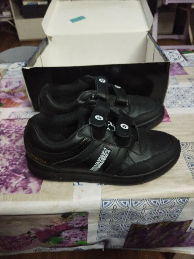 Deportivas negras velcro talla 38 sin estrenar