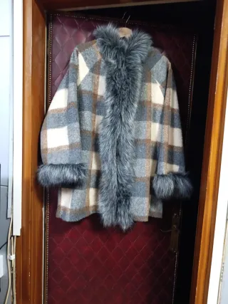Abrigo lana cuadros con pelo, talla grande .