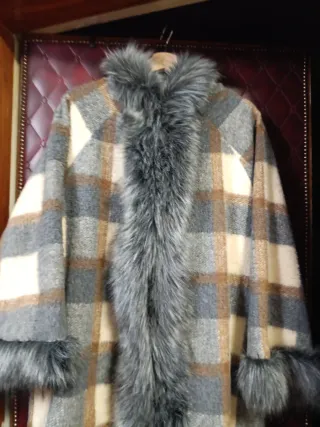 Abrigo lana cuadros con pelo, talla grande .