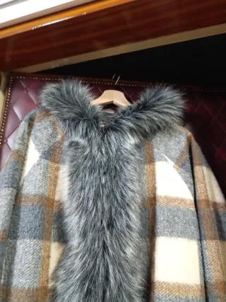Abrigo lana cuadros con pelo, talla grande .