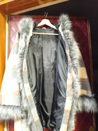 Abrigo lana cuadros con pelo, talla grande .