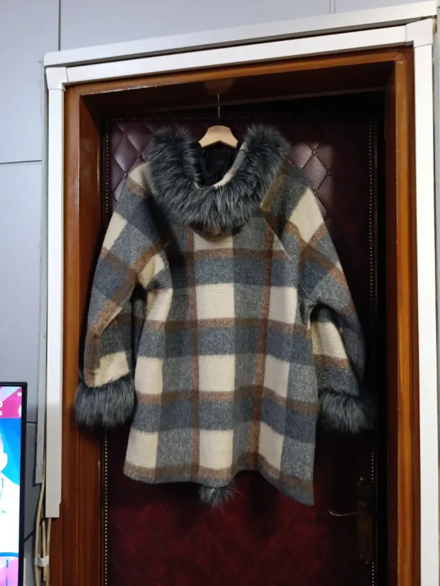 Abrigo lana cuadros con pelo, talla grande .