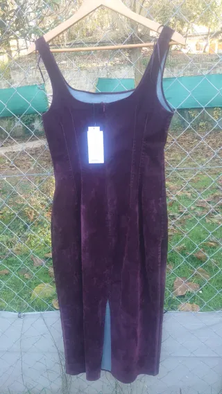 Vestido midi ajustado terciopelo Stradivarius