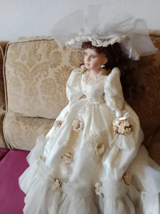 Muñeca de porcelana romántica vintage