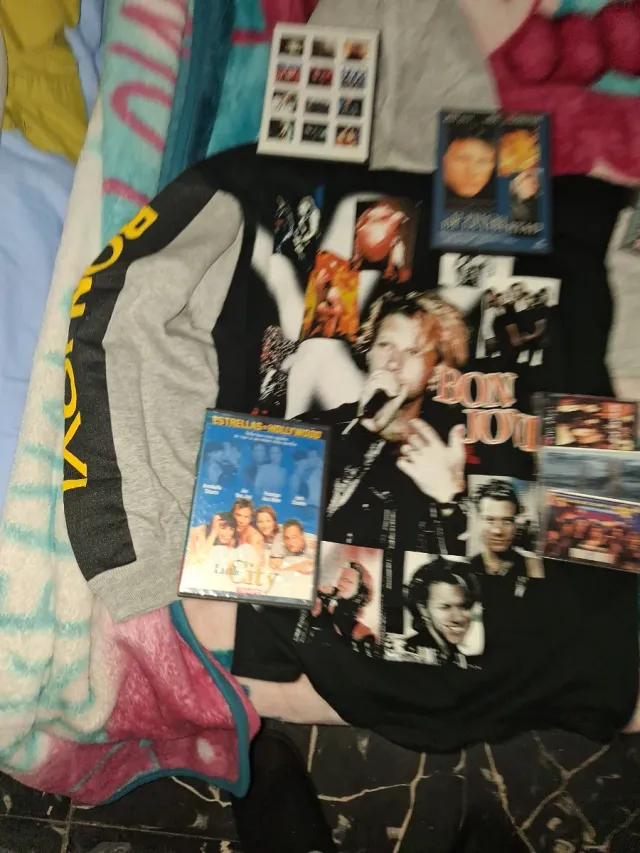 Colección Bon Jovi: Camiseta, DVD y cassete