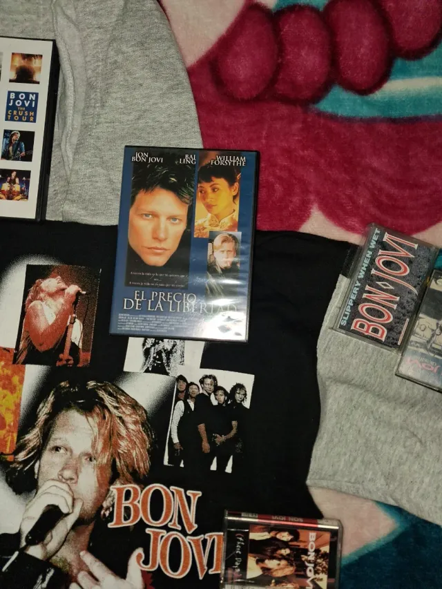 Colección Bon Jovi: Camiseta, DVD y cassete