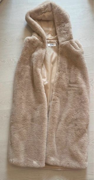 Gilet pelliccia beige con cintura nera