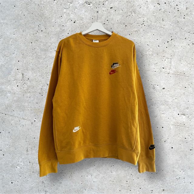 Sudadera Nike Multi-Swoosh Bordada Amarilla