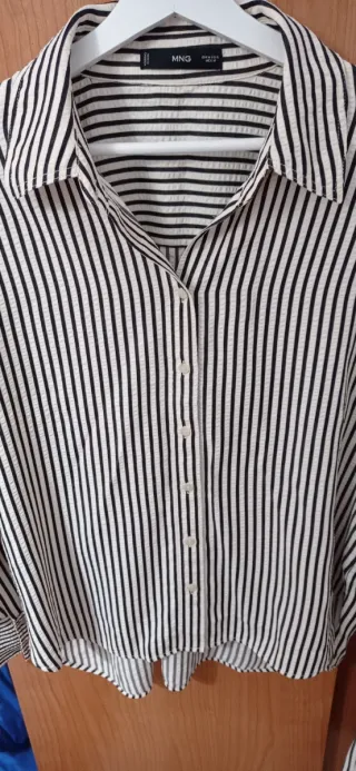 Conjunto de rayas camisa y pantalón