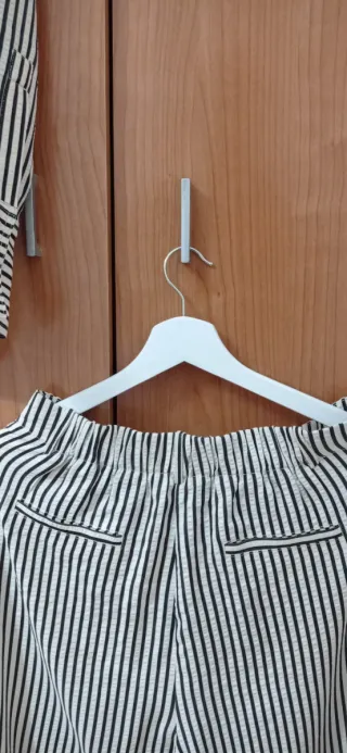 Conjunto de rayas camisa y pantalón