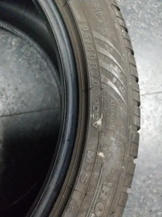 (P67) 295.40.20.106V M+S dunlop