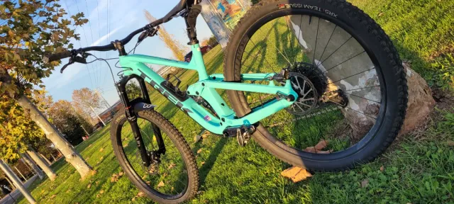 Bicicleta Trek Slash 8